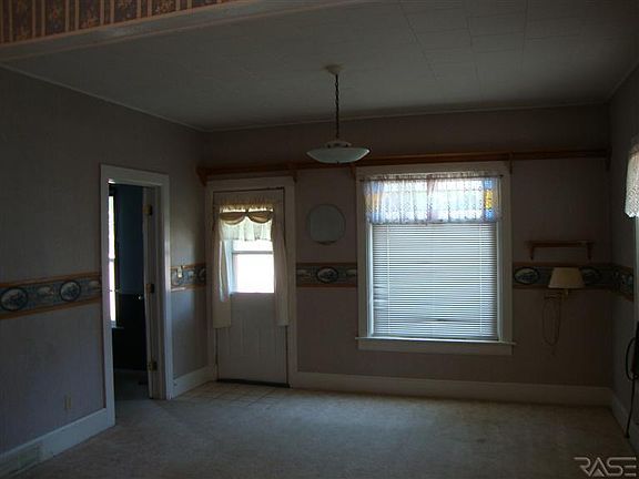 3rd image of 209 W Farmer Ave