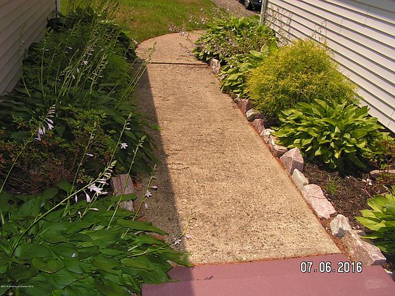 5th image of 17 Evergreen Dr