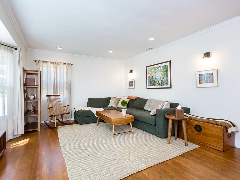 3820 Merivale Ave — Photo 4