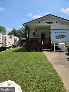 16 Hot Springs Ave, Falling Waters, WV, 25419