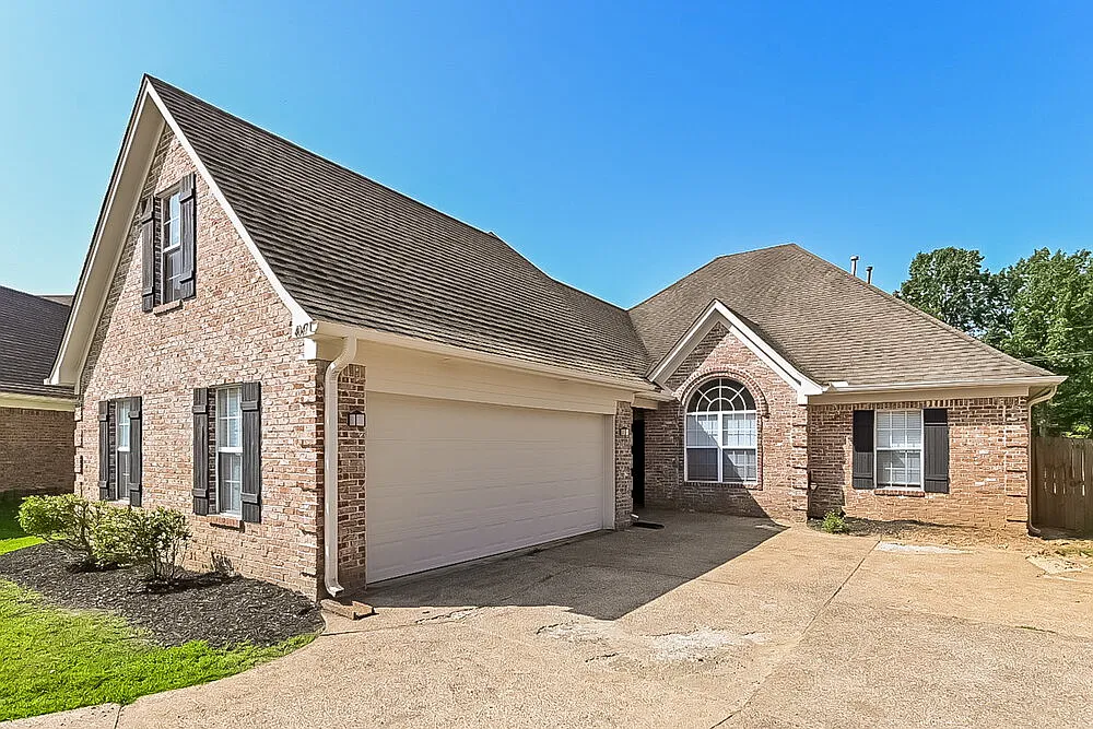3 bed, 2.0 bath, 1997 sqft, $3,130 — Photo 1