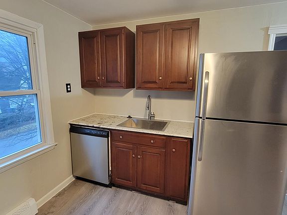 2nd image of 80 Hartwell Rd Floor 2