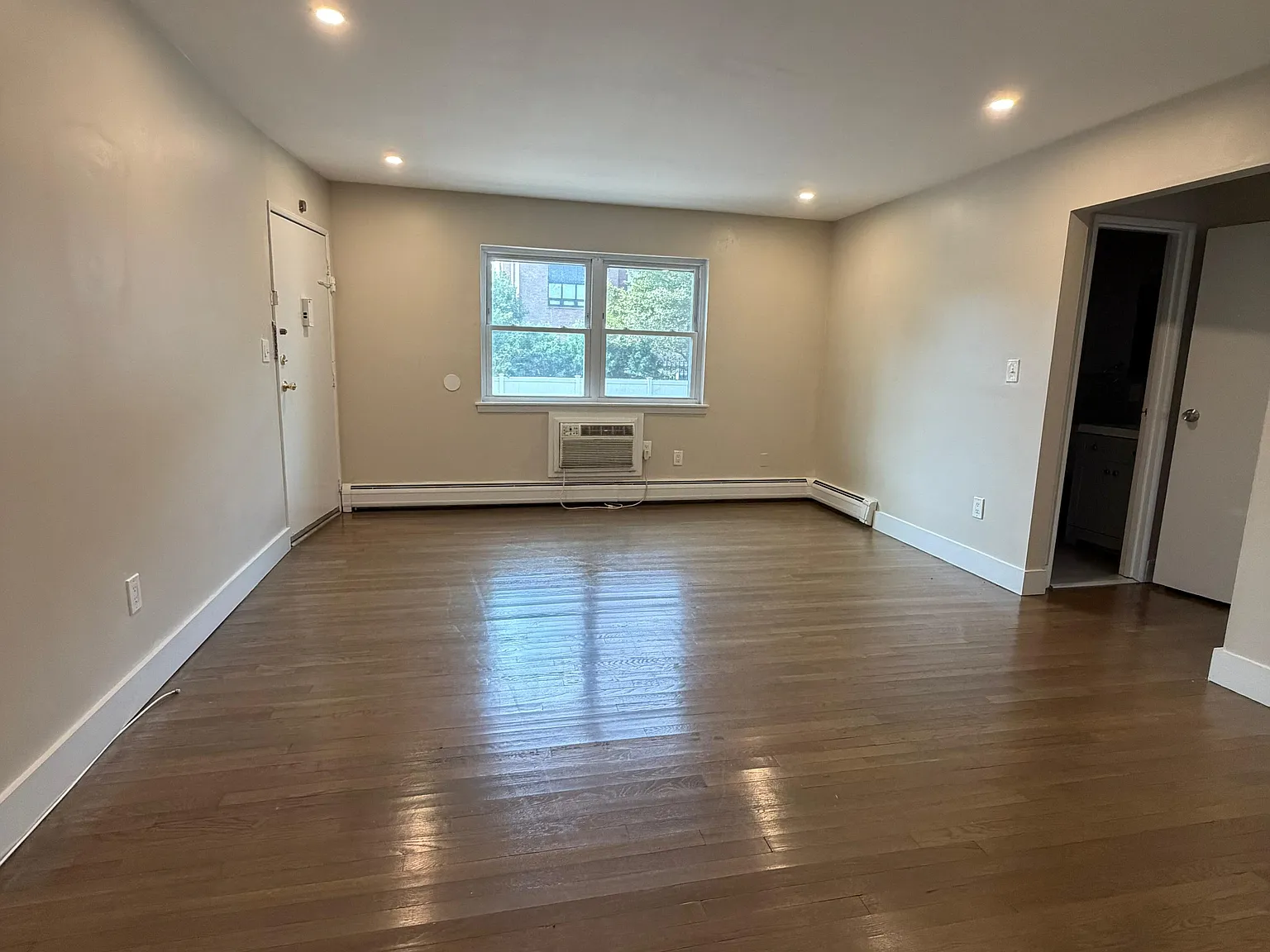 1 bed, 650 sqft, $2,000 — Photo 3