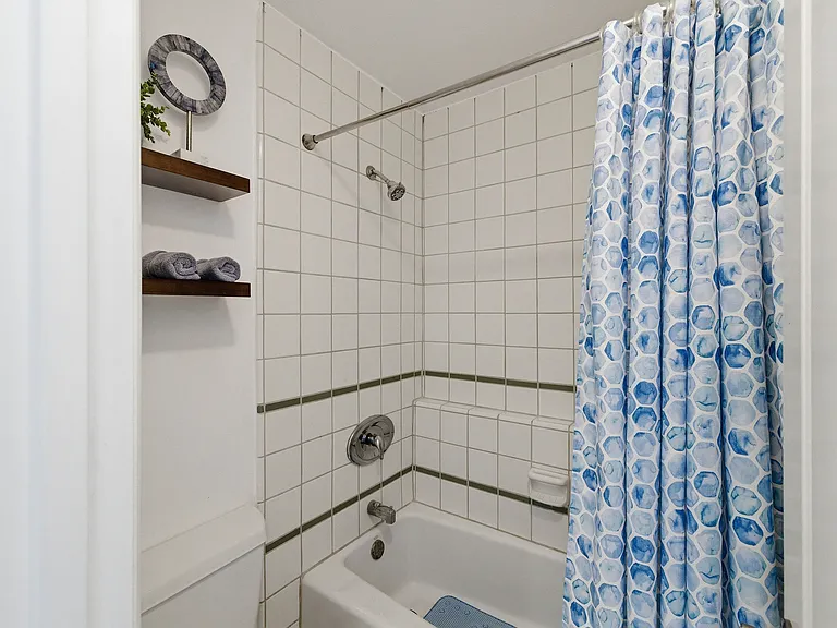 1600 Ardmore Ave #219 — Photo 22