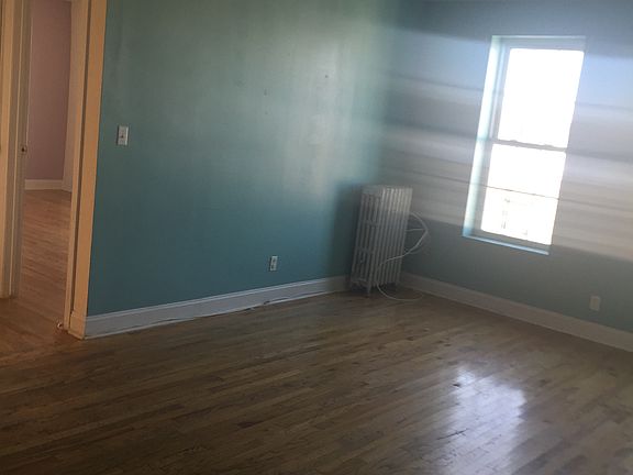 3rd image of 3018 Heath Ave #23