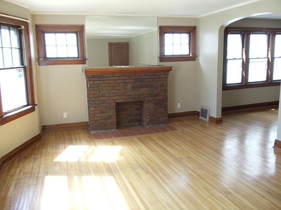 3rd image of 82 Enola Ave