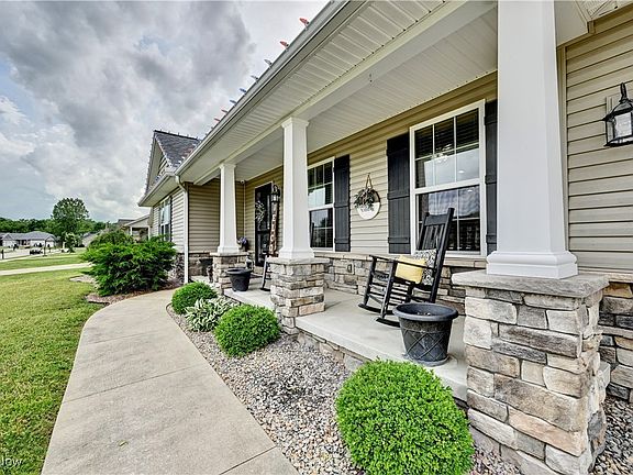 3rd image of 1938 Brookside Dr NE