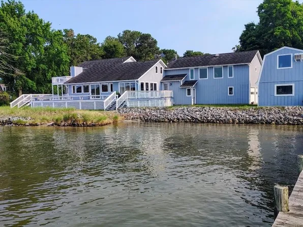 2215 Ditchley Rd, Kilmarnock, VA 22482