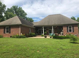 105 Club House Dr, Loretto, TN 38469