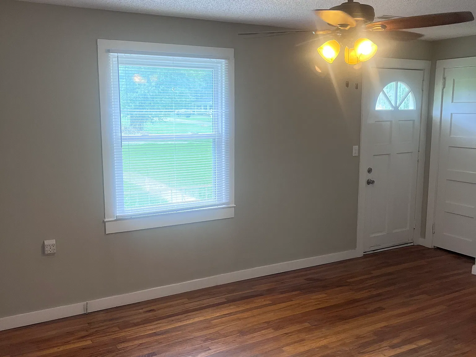3 bed, 1800 sqft, $1,100 — Photo 4