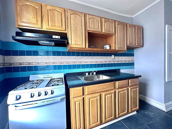 3rd image of 326 Summit Ave APT 203