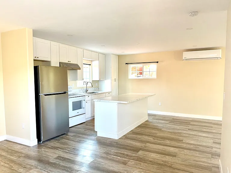 Second angle to kitchen