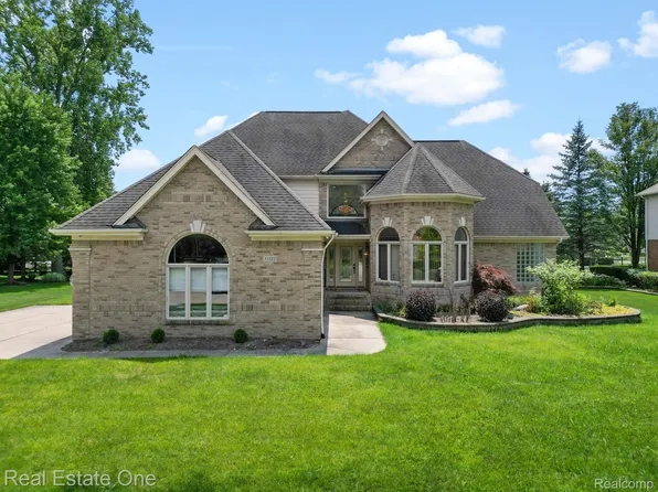 11122 Runyan Ln, Shelby Township, MI 48317