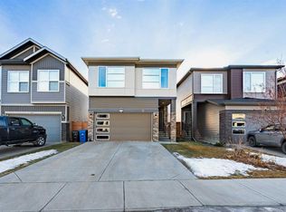 13 NW Walcrest Way SE, Calgary, AB T2X 4G4