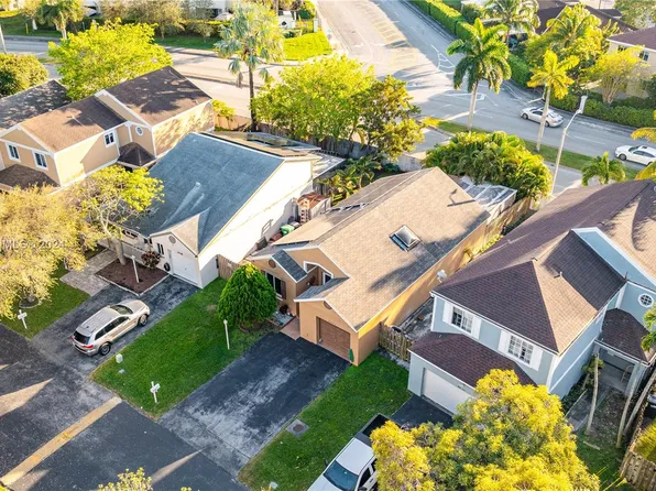 10142 SW 223rd Ter, Cutler Bay, FL 33190