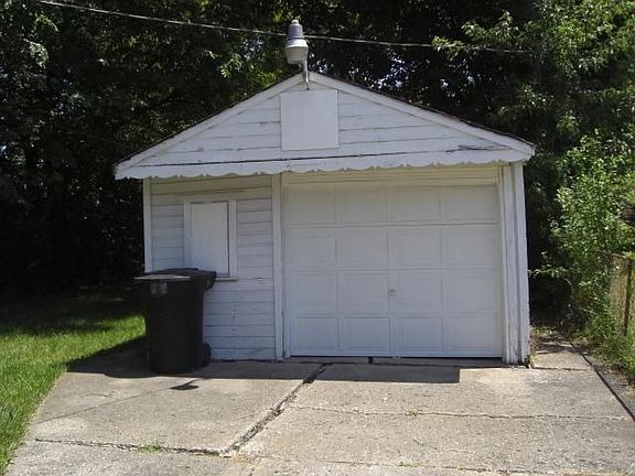Detached Garage