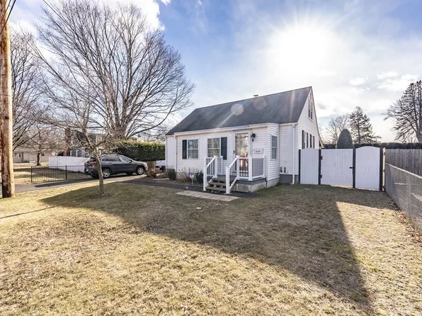 37 Harvard St, Westfield, MA 01085