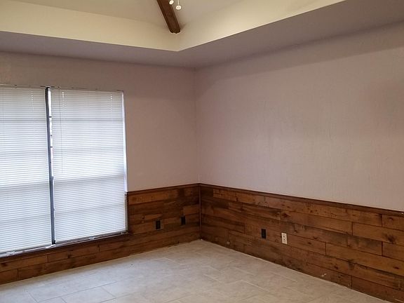 5th image of 1713 Geneva Ln