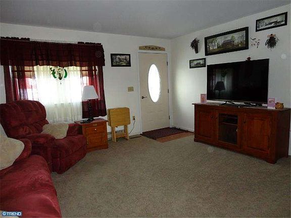 5th image of 625 Lyman Ave