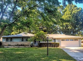 702 La Sell Dr, Champaign, IL