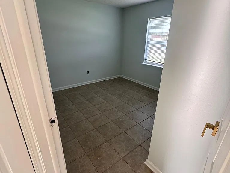 2196 Luana Dr E — Photo 5