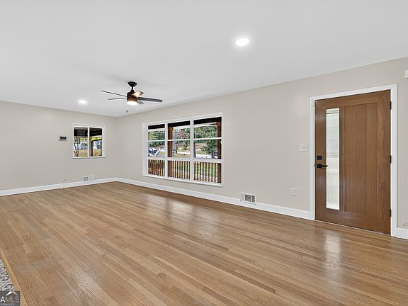 5th image of 2296 Lyle Rd