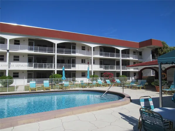 580 Egret Dr APT 216, Hallandale, FL 33009