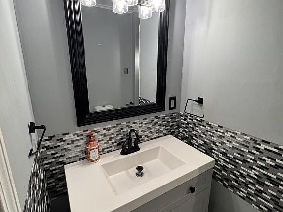 4th image of 29 Home Ave Unit 1