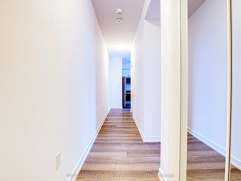 460 Dundas St E #1102 — Photo 26