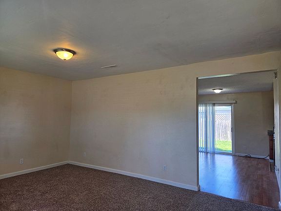5th image of 232 Elwood St