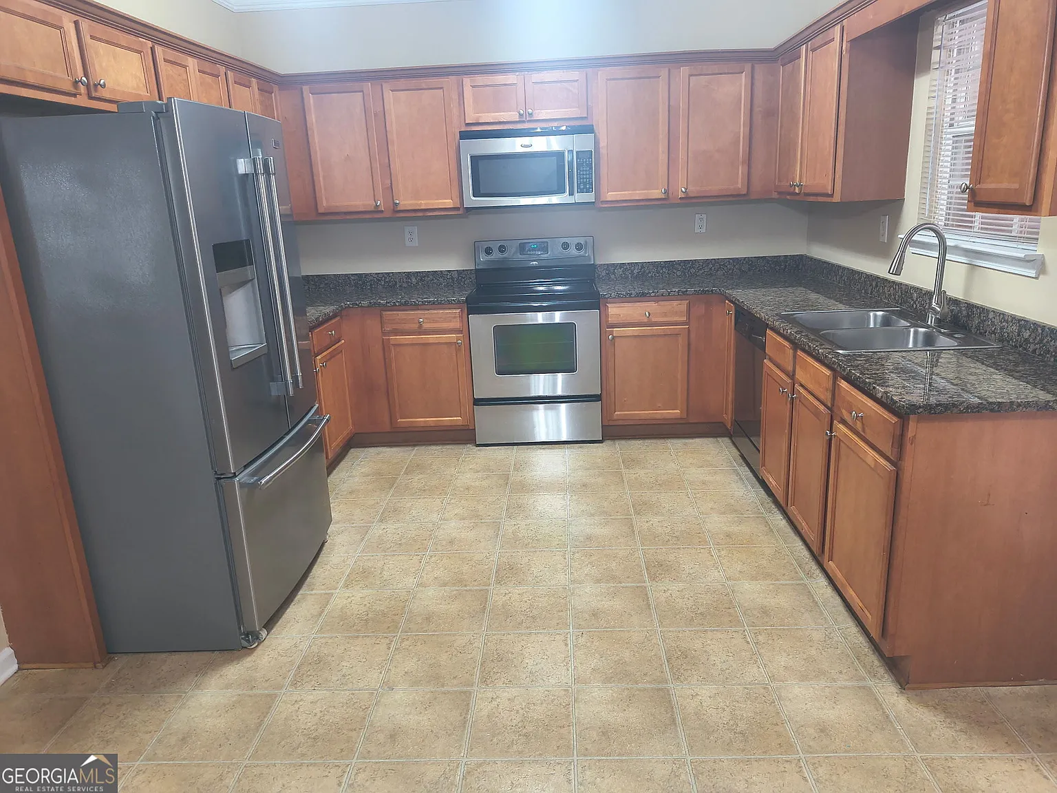 3 bed, 2.0 bath, 1440 sqft, $2,300 — Photo 4