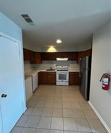 5th image of 116 Marguerite Rd APT 7