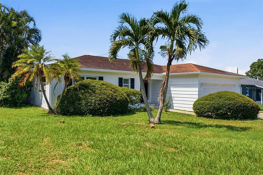 3 bed, 2.0 bath, 1755 sqft, $3,999 — Photo 2