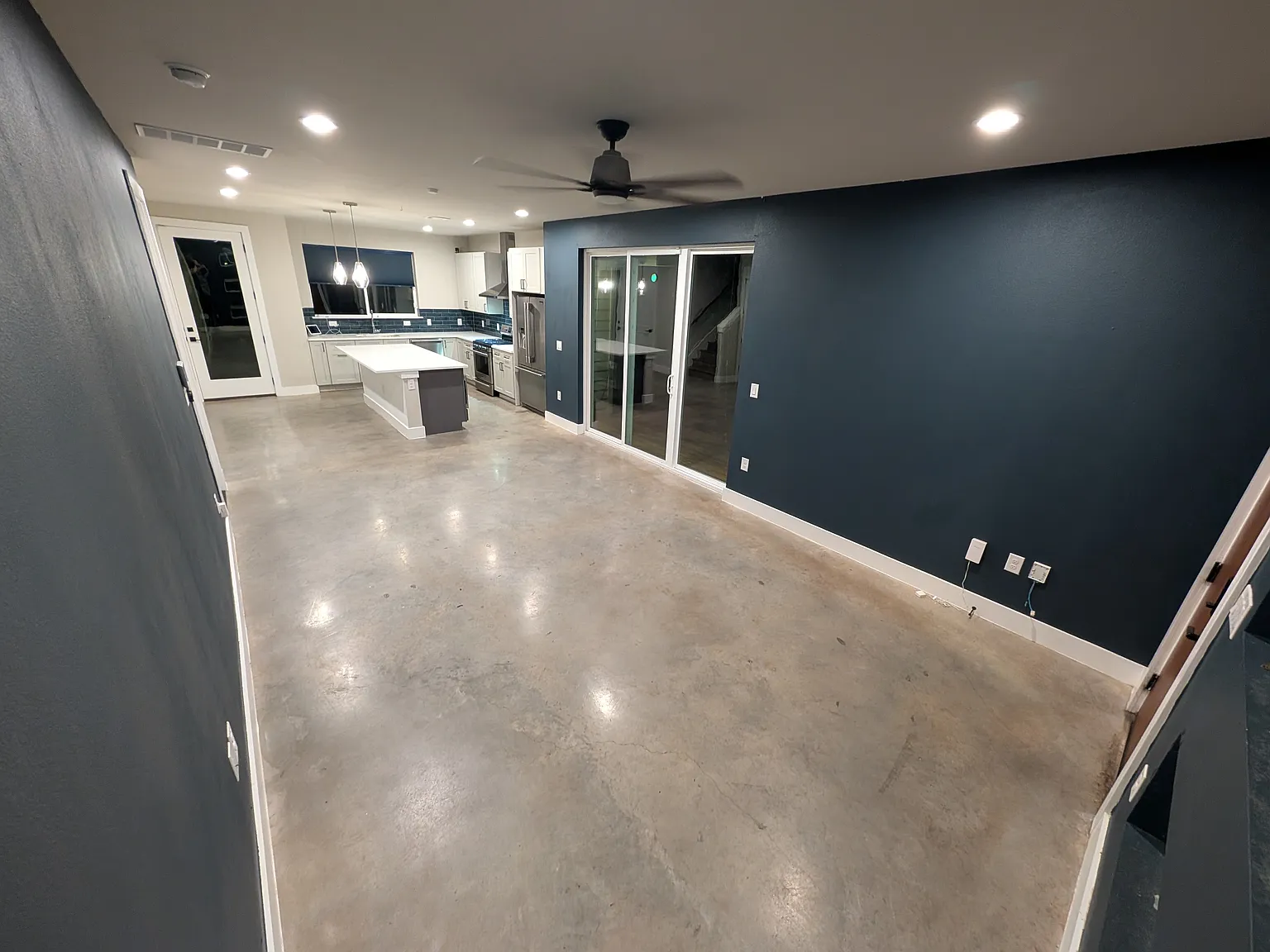 3 bed, 2438 sqft, $3,897 — Photo 4
