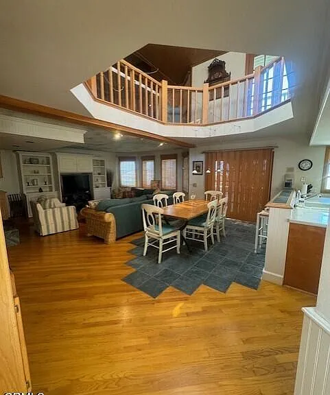 945 Sharon Ln — Photo 7
