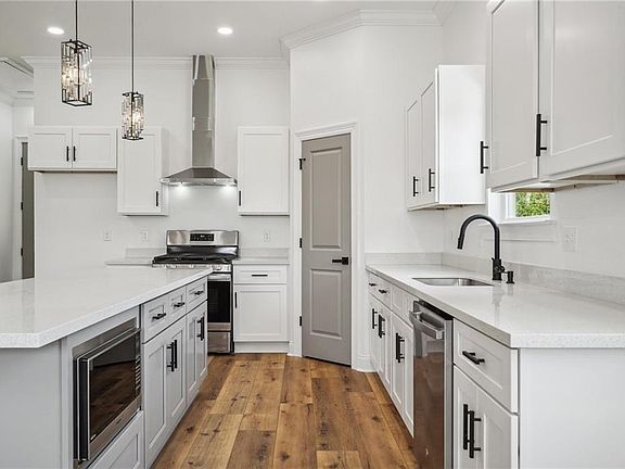 4th image of 2325 Caddy Dr
