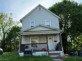 892 Raymond St, Akron, OH 44307