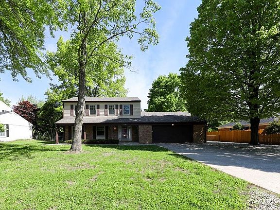 2nd image of 1906 Oakwood Dr