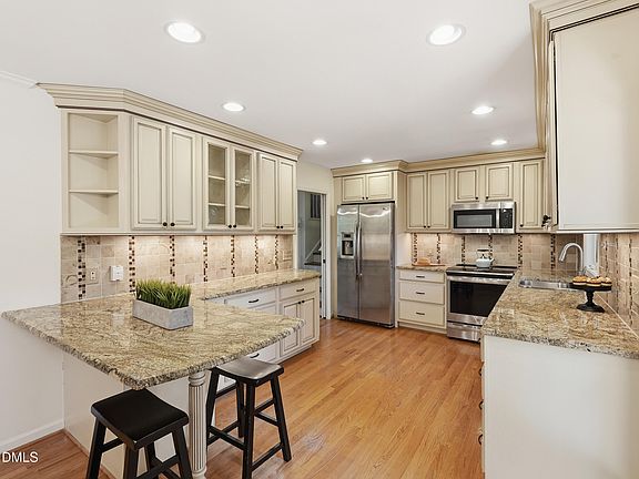 3rd image of 5820 Timber Ridge Dr