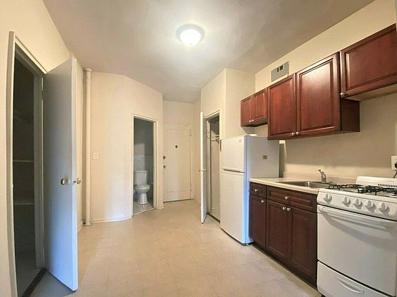3rd image of 1553 York Ave APT 1C