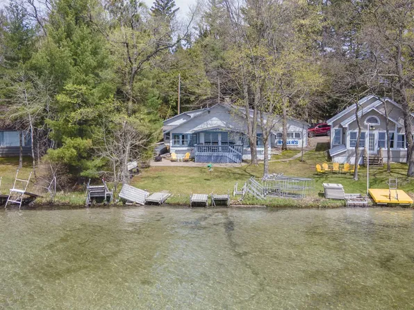 N2405 Long Cove Dr, Waupaca, WI 54981
