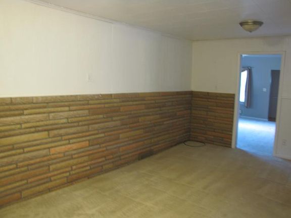 3rd image of 675 W Lincoln St