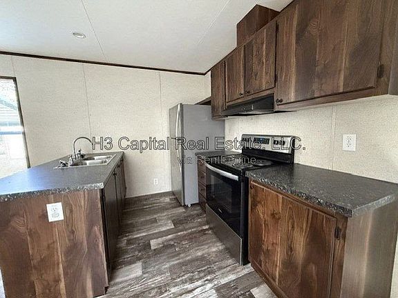 4th image of 523 Lone Robin St