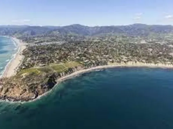 29135 Cliffside Dr, Malibu, CA 90265