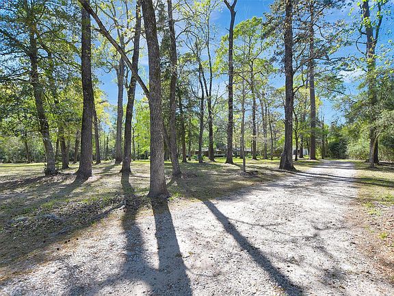 2nd image of 16002 Koenig Ln