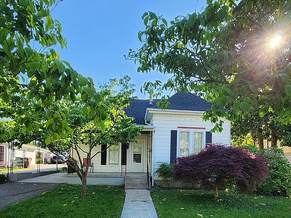 2nd image of 120 College St