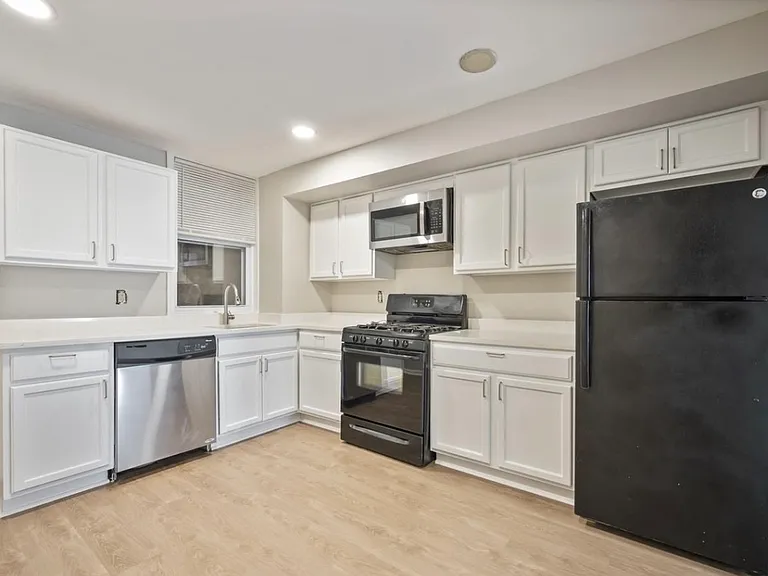 3420 Leverton Ave — Photo 2