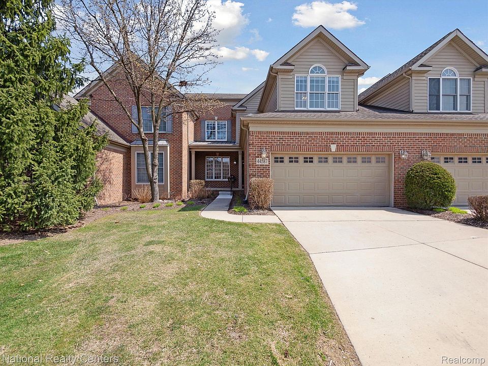 1st image of 44587 Broadmoor Cir N