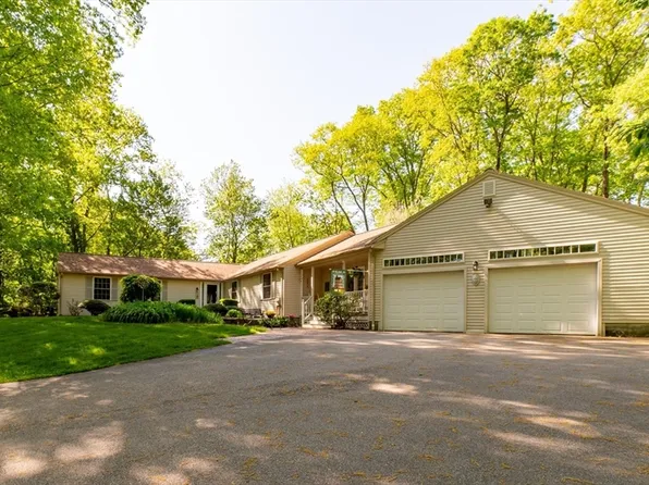 11 Fletcher St, Plainville, MA 02762