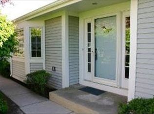 277 Governors Ln, Elgin, IL 60123